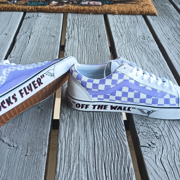 Vans - Picture 12 of 16